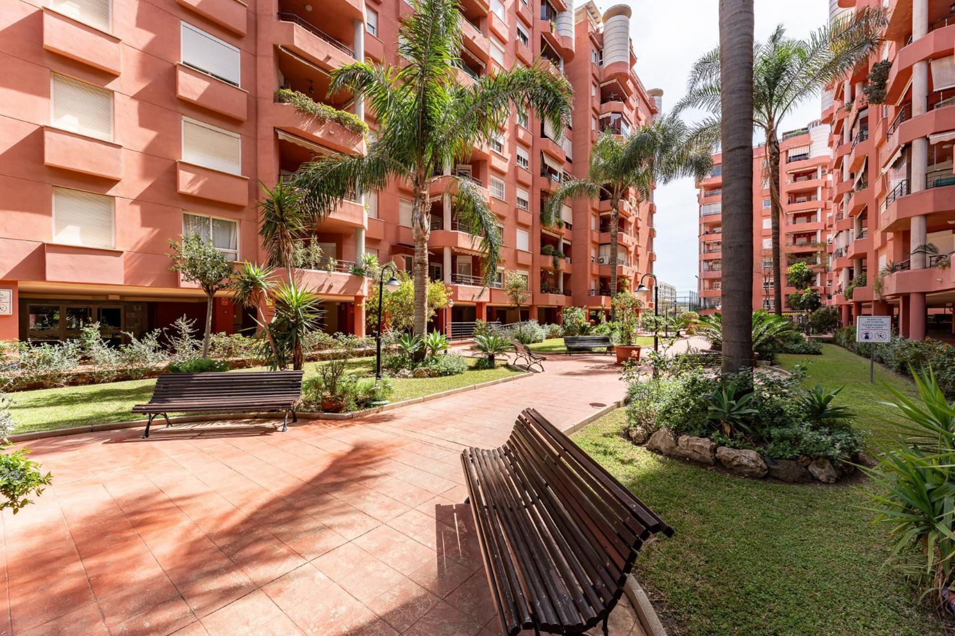 Malagasuite Coastal Paradise Fuengirola Exterior photo